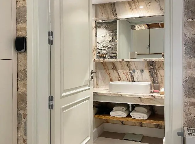 Blue Domino Luxury Villa *