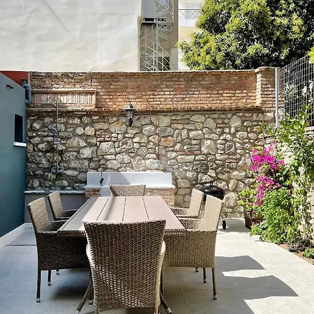 Blue Domino Luxury Villa *